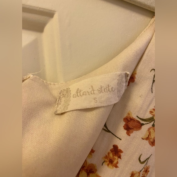 Altar’s state floral dress - Picture 3 of 3